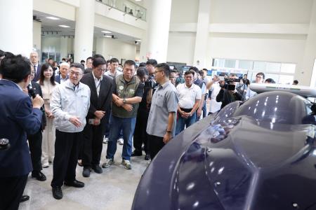 2025年5月17日行政院長卓榮泰參訪亞洲無人機AI創新應用研發中心S__139690045_0 　共10張