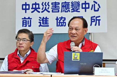 中央災害應變中心前進協調所今(1)日召開第14次工作會報後記者會　共5張