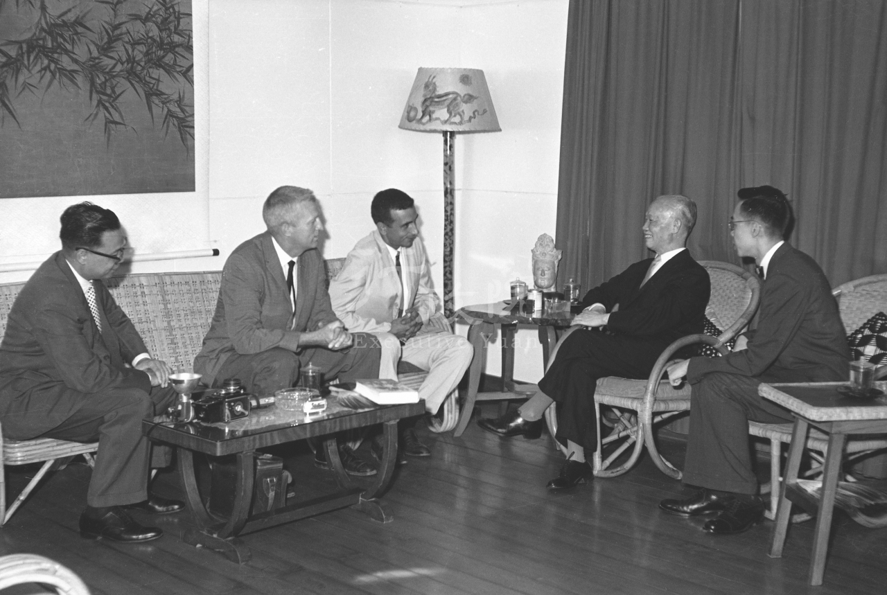 1962年7月7日副總統陳誠接見美國《奧克蘭論壇報》副總編輯保羅．孟諾立司(Paul Monolis)和攝影記者威爾遜(Lon Wilson) 共1張 　共1張