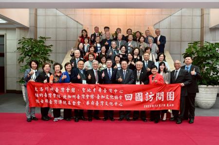 2025年12月3日行政院長卓榮泰接見「2025年北美各地臺灣會館、臺灣中心暨臺灣協會回國訪問團」　共7張