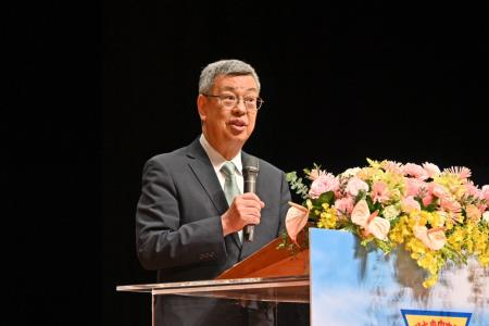 陳院長今(10)日出席中央大學「永續與綠能科技研究學院」揭牌典禮照片_6 共9張 　共9張