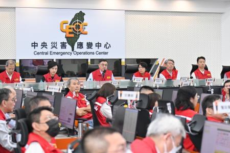 2024年10月2日行政院長卓榮泰視導「視導山陀兒颱風中央災害應變中心」1