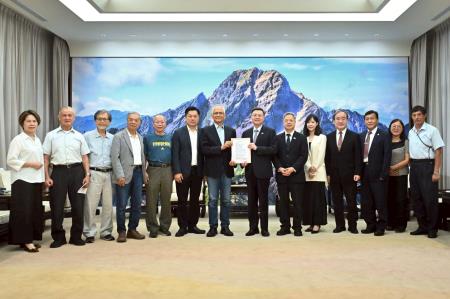 2025年8月29日行政院長卓榮泰接見仰山文教基金會游錫堃創辦人 　共8張