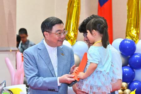 2026年8月14日行政院長卓榮泰出席行政院親子日活動 　共10張