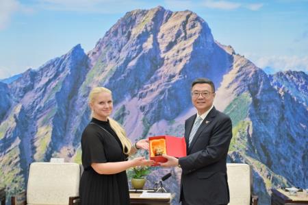 2024年6月12日行政院長卓榮泰接見捷克參議院德拉霍斯首席副參議長訪團一行 _4_　共5張