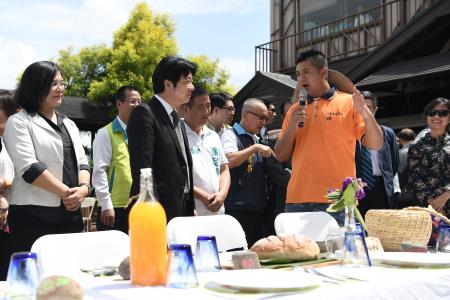 1070818行政院長賴清德視察農村再生執行成果−「苗栗大湖農村再生發展情形」_5
