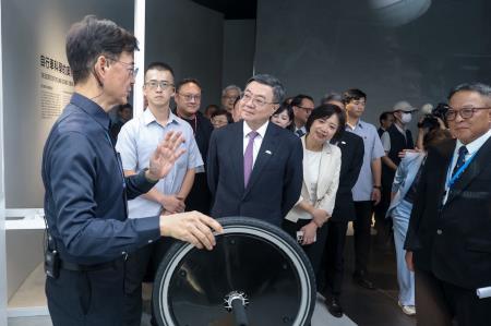 2025年9月5日行政院長卓榮泰參訪巨大公司並與自行車業者交流座談會 　共9張