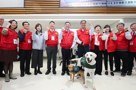 2026年2月10日行政院長卓榮泰視察桃園機場邊境檢疫整備情形　共7張