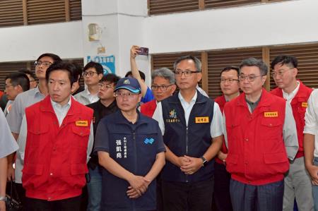 2026年7月9日行政院長卓榮泰視察港墘抽水站整備情形 　共8張