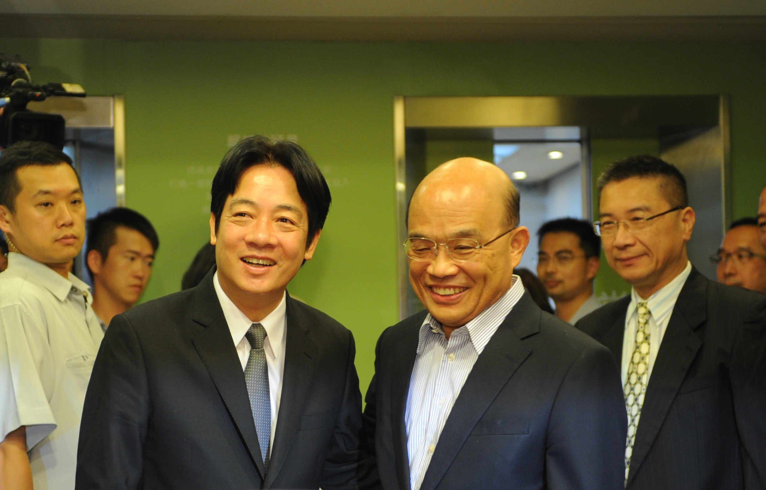 賴揆向蘇貞昌及游錫堃前院長請益  盼未來施政順利推動 　共4張