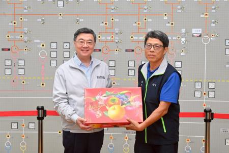 2026年7月25日行政院長卓榮泰訪視台電明潭發電廠 　共6張