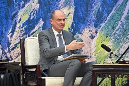 2025年10月22日行政院副院長鄭麗君接見歐盟成長總署一行 　共5張