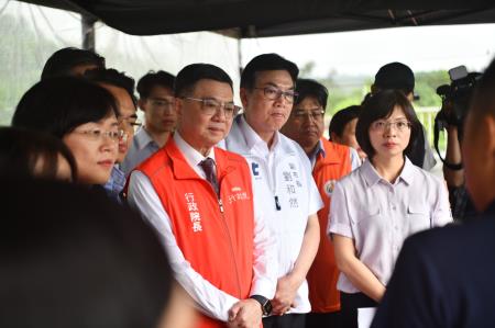卓院長今(15)日視察「新北市 105 市道改善蜿蜒路段新闢道路工程」辦理情形照片 共7張　共7張