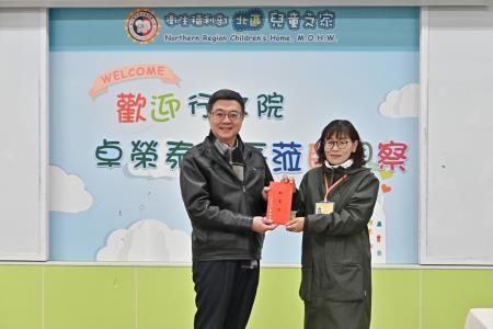 卓院長今（11）日訪視衛生福利部北區兒童之家照片 共7張 　共7張