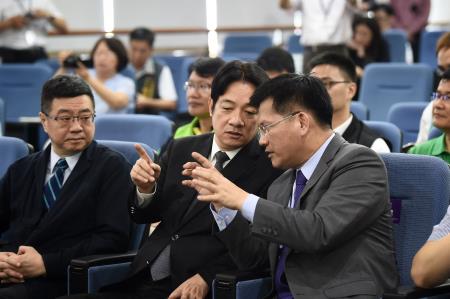 1070729行政院長賴清德視察台中國際機場整體規劃發展情形_2
