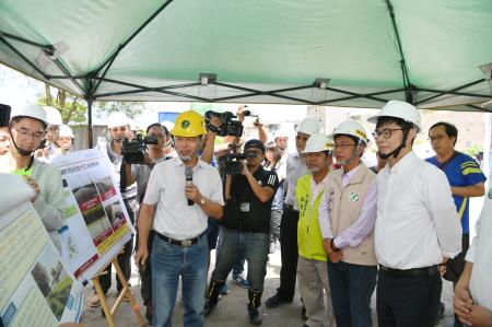 副院長視察鳳山溪都市水環境營造計畫—民安橋下游生態緩坡營造_1 　共10張