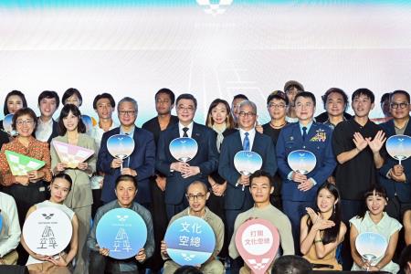 2026年8月19日行政院長卓榮泰出席文化部「晴空季」記者會 　共8張