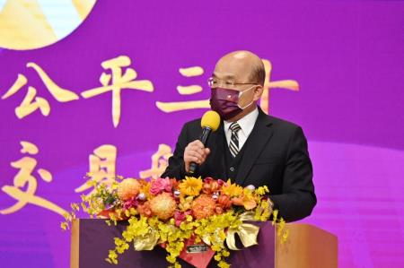 .2022年1月21日行政院長蘇貞昌出席出席公平交易委員會成立30週年慶祝茶會1 　共3張