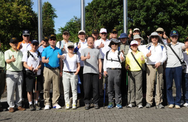 率閣員登七星山 江揆盼藉由近山養成對土地的珍惜及使命感 　共2張