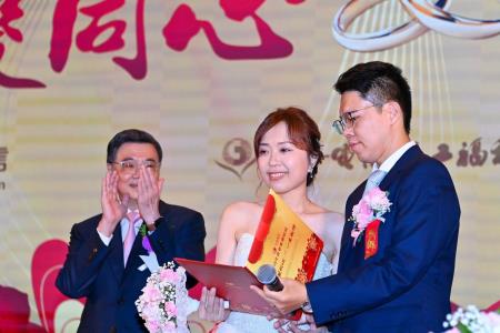 2026年9月13日行政院長卓榮泰出席中華電信115年員眷集團結婚典禮　共8張