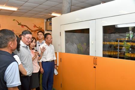 2025年9月21日行政院長卓榮泰視察嘉義縣番路鄉農會冷鏈運用及新廠規劃情形 　共5張