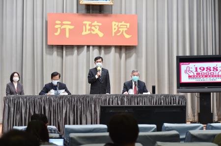 2020年4月10日龔明鑫政務委員主持召開行政院紓困振興方案_「內需型服務業協助措施」說明記者會S__78372897 _2_ 　共6張