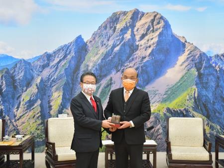 S__1148600632022年12月26日行政院長蘇貞昌接見「日本參議院世耕弘成參議員」訪團一行　共3張