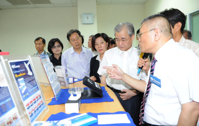 毛揆探視八仙樂園粉塵暴燃傷患 強調救援第一 　共3張