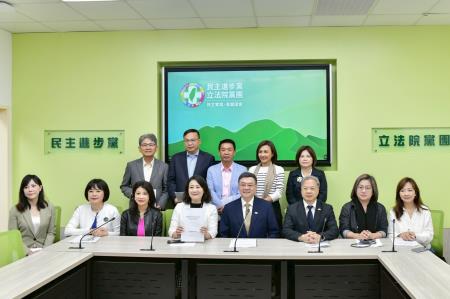 2025年4月28日行政院長卓榮泰拜會立法院民進黨團 　共6張