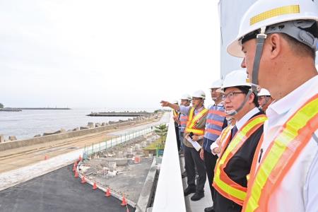 2024年5月13日_2行政院副院長鄭文燦視察東港鹽埔漁港水產加工及冷鏈物流中心S__4038908_0　共9張