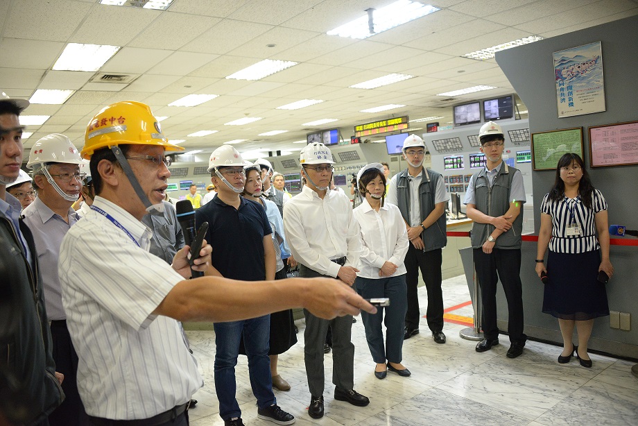 林揆視察台中電廠  感謝第一線台電同仁辛勞