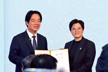 2026年6月30日行政院長卓榮泰出席「臺灣漫遊錄」獲獎慶功宴 　共12張
