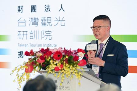 2026年7月22日行政院長卓榮泰出席「財團法人台灣觀光研訓院」揭牌儀式 　共9張