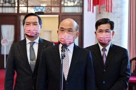 2021年9月27日行政院長蘇貞昌出席110年師鐸獎、教育奉獻獎 及資深優良教師表揚大會__149348617　共2張