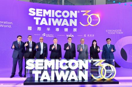 2025年9月10日行政院長卓榮泰出席「SEMICON Taiwan 2025國際半導體展」開幕典禮　共10張