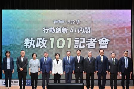 2024年8月28日行政院長卓榮泰出席行動創新AI內閣執政101記者會　共9張