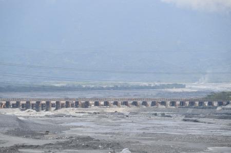 2026年5月29日行政院長卓榮泰視察馬太鞍溪堤防工程防汛整備情形 　共7張