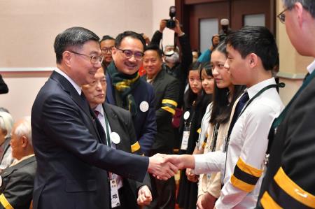 2025年2月24日行政院長卓榮泰接見「2025年海外二二八遺屬返鄉團」。 　共8張