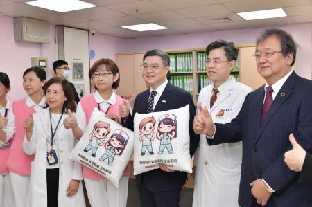 2024年12月17日行政院長卓榮泰視察衛生福利部臺北醫院 _2_　共7張