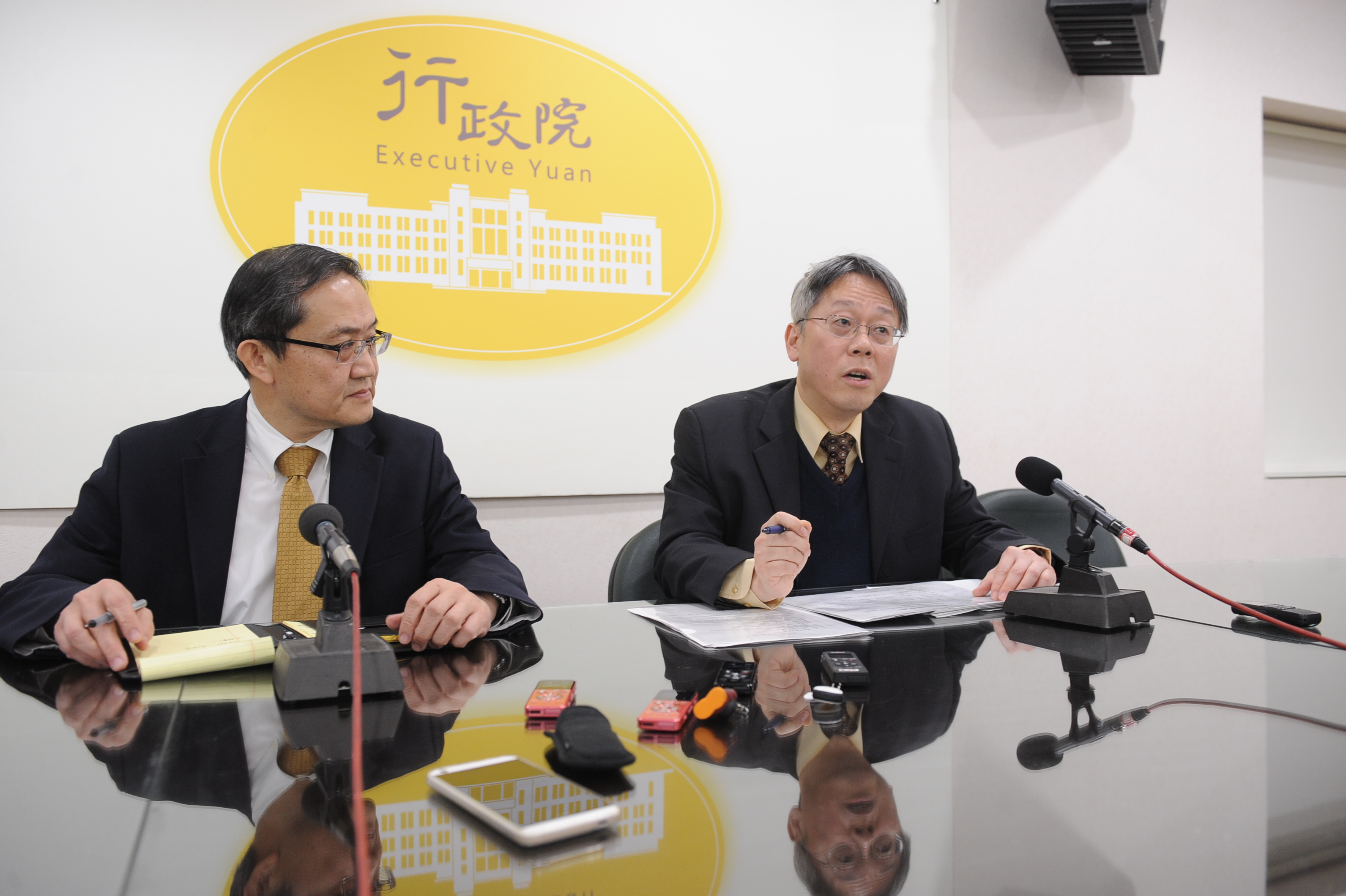 政院：規劃成立長期蚊媒傳染病防治專責機構  完備相關防疫體系 　共2張