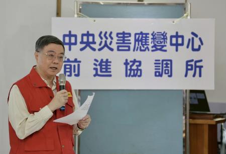 2025年9月28日行政院長卓榮泰赴中央災害應變中心前進協調所聽取最新救災情形彙報 　共8張