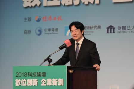 1070926-賴清德院長出席2018科技論壇-S__103833617.jpg