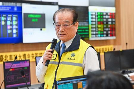 2025年10月3日行政院長卓榮泰視察114年中秋節連假鐵公路疏運辦理情形 　共8張