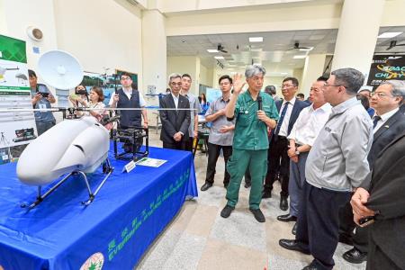 2025年5月17日行政院長卓榮泰參訪亞洲無人機AI創新應用研發中心S__139690043_0 　共10張