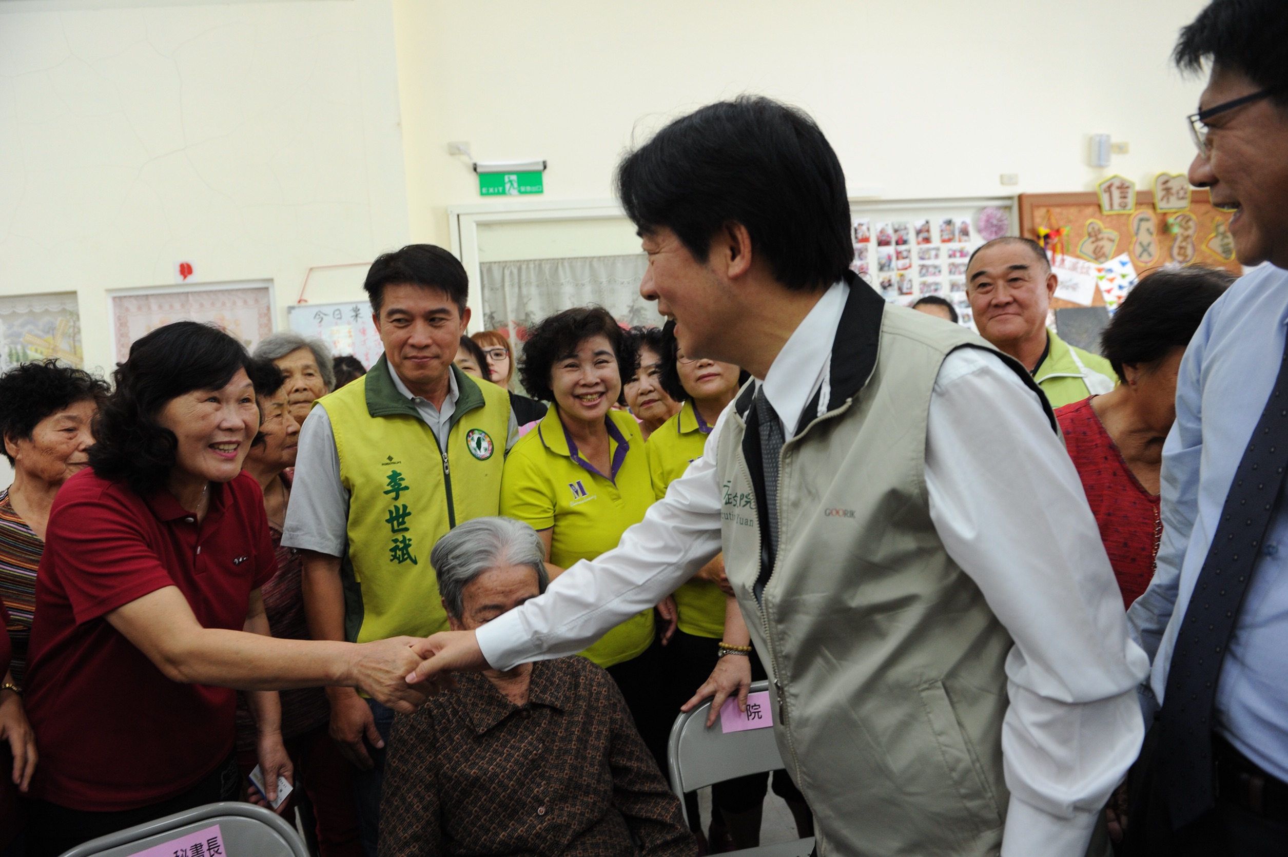 訪視屏東大鵬灣及社區型長照據點  賴揆：中央積極協助地方解決問題 　共9張