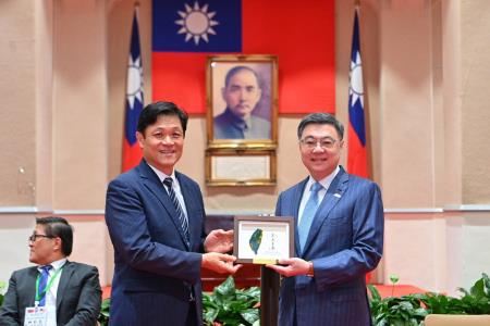2026年9月15日行政院長卓榮泰接見「亞洲地區臺灣同鄉會回國訪問團」 　共6張