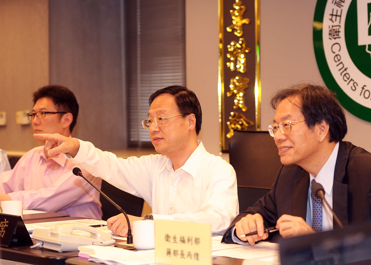 江揆責成衛福部持續監控伊波拉疫情 強調我國不能掉以輕心 　共3張