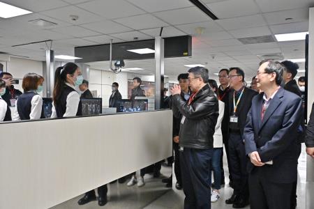 卓院長今（11）日視察桃園機場春節疏運整備作業照片 共10張　共10張