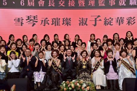 2026年1月15日行政院長卓榮泰出席「世界華人工商婦女企管協會華董分會第五、六屆會長交接暨理監事就職典禮」　共3張