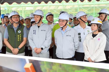 2026年5月16日行政院長卓榮泰視察屏東國際棒球場工程進度 　共6張